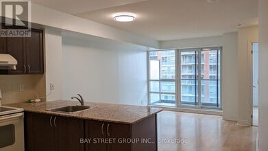 55 S Town Centre Blvd in Markham, ON - Building Photo - Building Photo