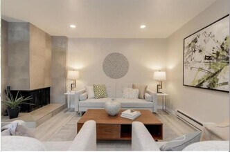 500 W Middlefield Rd in Mountain View, CA - Foto de edificio - Building Photo