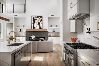 2002 Angelina Dr in Dallas, TX - Building Photo - Building Photo