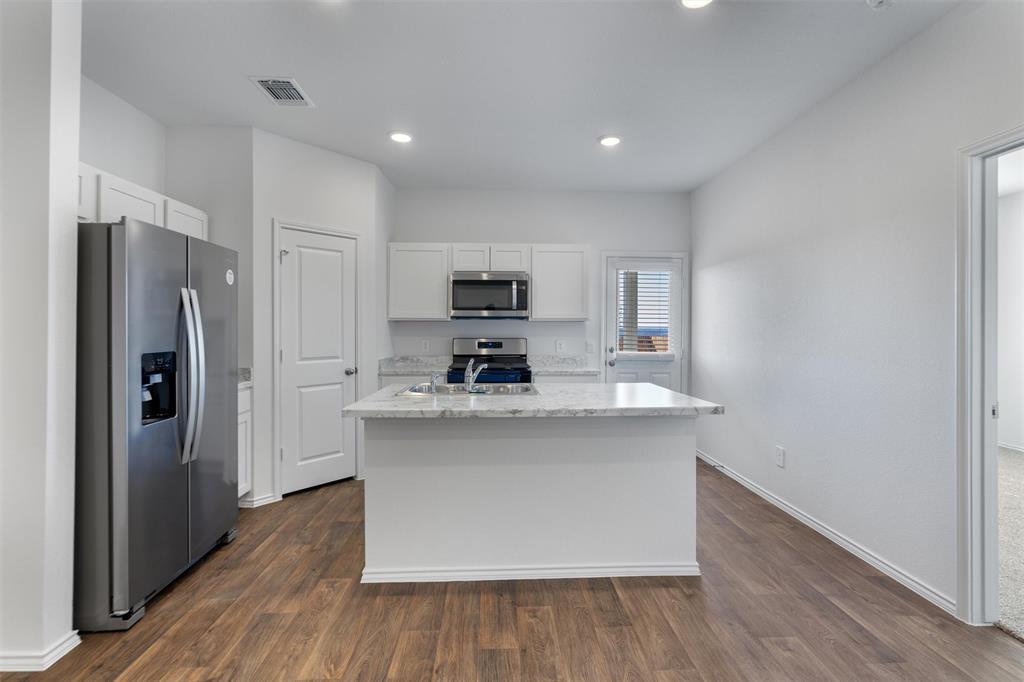 599 Arnold Lp in Uhland, TX - Building Photo