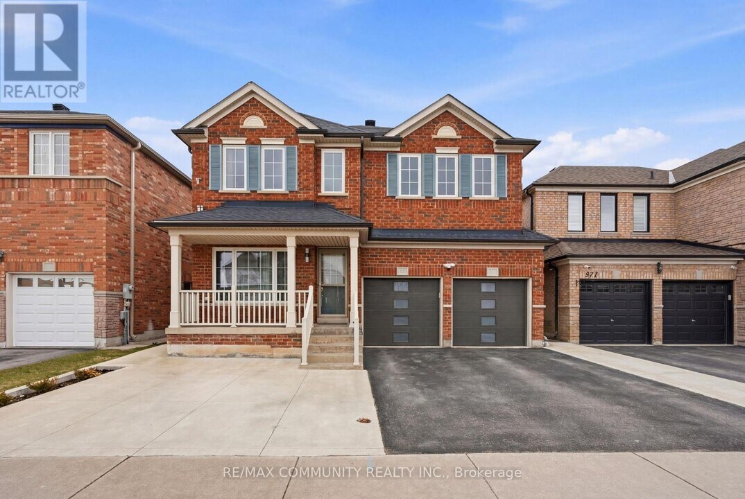 39 Carter Bennett Dr in Ajax, ON - Building Photo