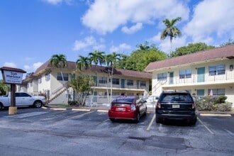 Sun Harbour Apartments in Fort Lauderdale, FL - Building Photo - Building Photo