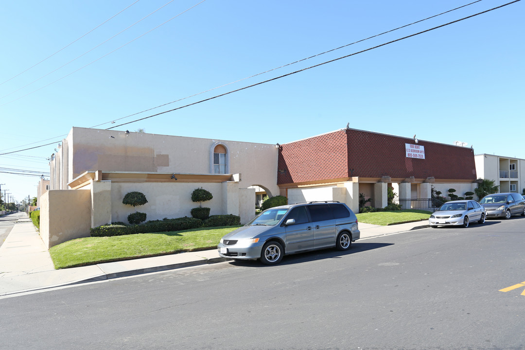 1025 N G St in Oxnard, CA - Building Photo