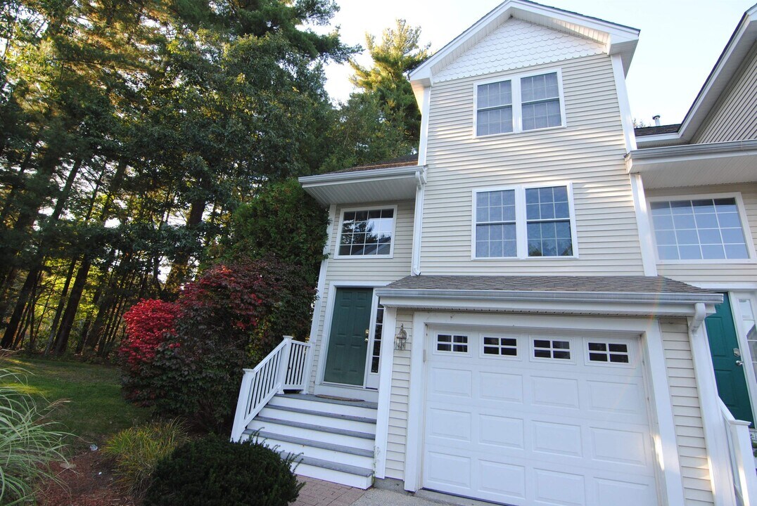 81 Barrington Ave in Nashua, NH - Building Photo