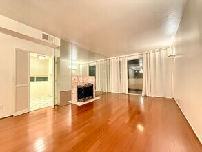 14647 Dickens St in Los Angeles, CA - Building Photo - Building Photo