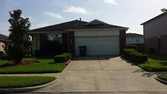 2015 Foxhill Dr in Missouri City, TX - Building Photo