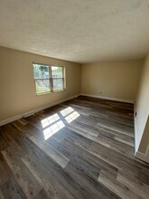 577 Pine Line Dr in Pittsburgh, PA - Building Photo - Building Photo