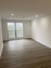 1021 Mockingbird Ln in Plantation, FL - Foto de edificio - Building Photo