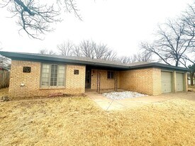 7006 Vinton Ave in Lubbock, TX - Building Photo