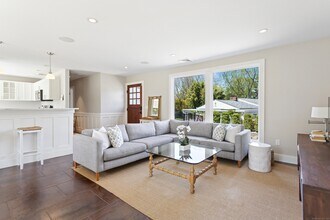 49 Drumlin Rd in Westport, CT - Building Photo - Building Photo