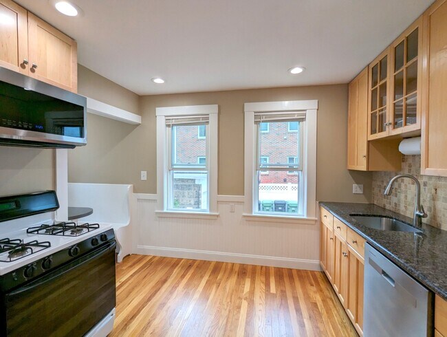 13 Kimball Rd, Unit 13 in Watertown, MA - Building Photo - Building Photo