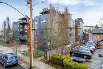 Sacramento Lofts in Portland, OR - Foto de edificio - Building Photo