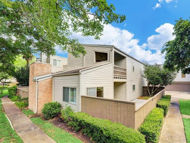 property at 1611 Prairie Mark Ln