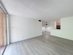 10733 Cleary Blvd in Plantation, FL - Building Photo - Building Photo