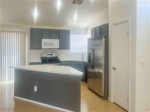 2733 Fern Forest Ct in North Las Vegas, NV - Building Photo - Building Photo