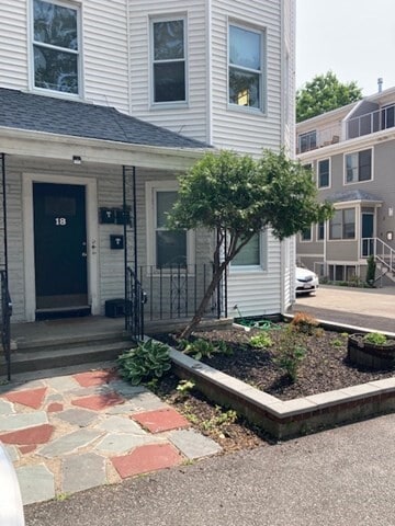 18 White St Pl in Somerville, MA - Building Photo - Building Photo