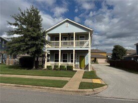 626 N Tennyson Ln in Fayetteville, AR - Building Photo
