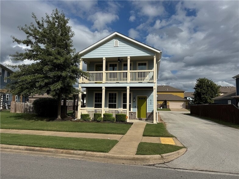 626 N Tennyson Ln in Fayetteville, AR - Foto de edificio