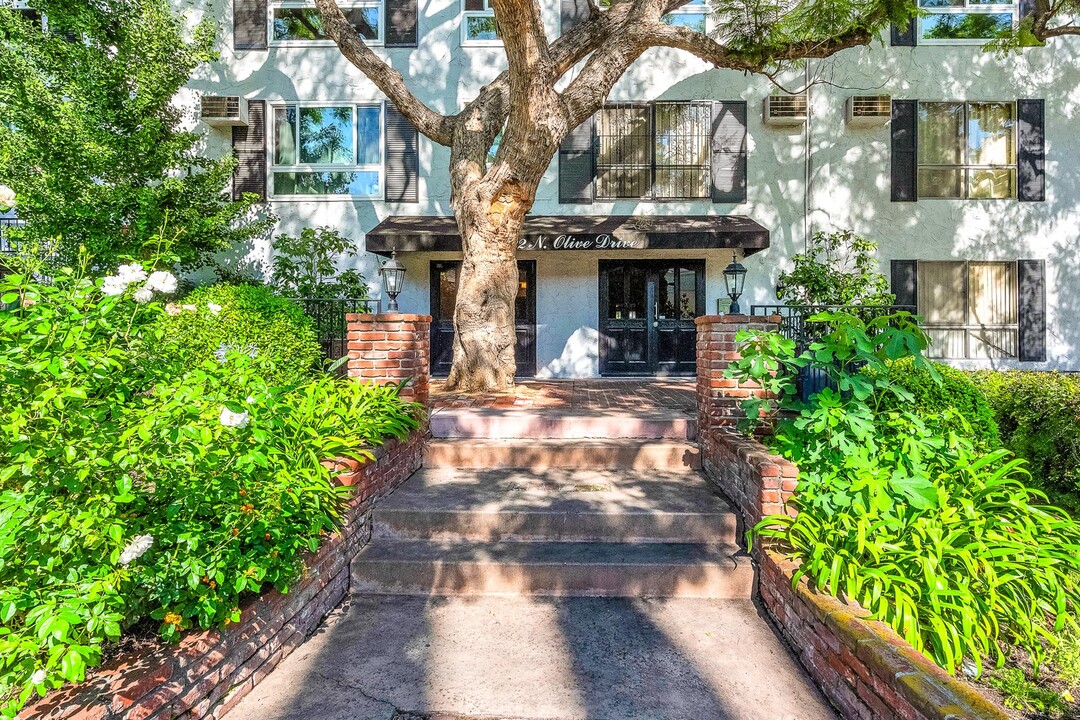 1222 N Olive Dr, Unit 213 in West Hollywood, CA - Foto de edificio