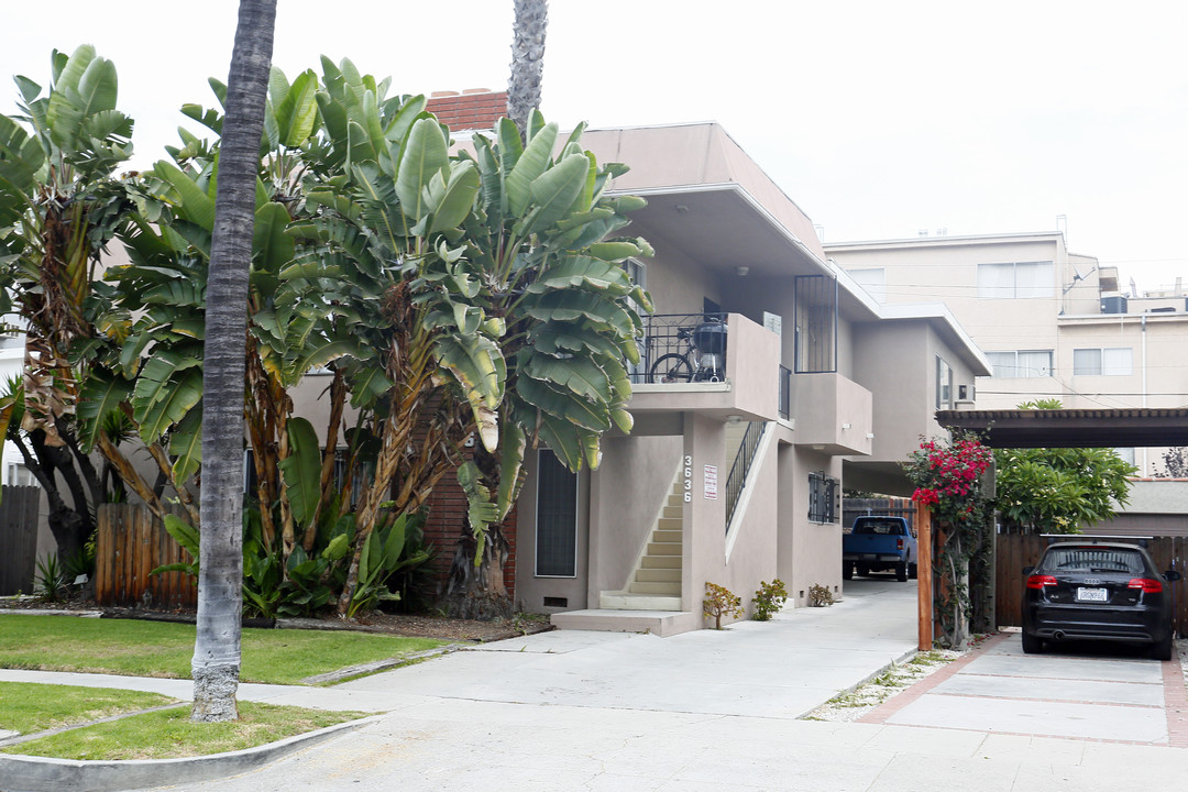 3636 Empire Dr in Los Angeles, CA - Building Photo