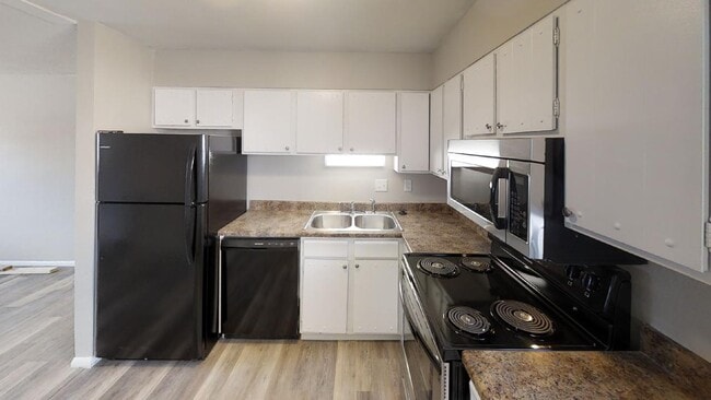 2925 Straus Ln in Colorado Springs, CO - Building Photo - Building Photo