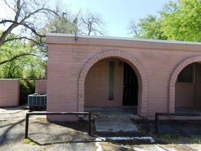 410 E 9th St in Elgin, TX - Building Photo - Building Photo