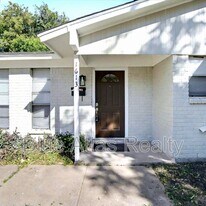 1613 Continental Dr in Blue Mound, TX - Building Photo