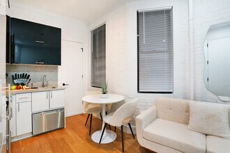 403 E 69th St in New York, NY - Building Photo - Building Photo