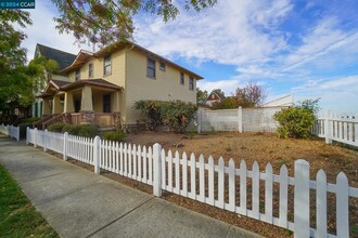 1226 Earnest St in Hercules, CA - Building Photo - Building Photo