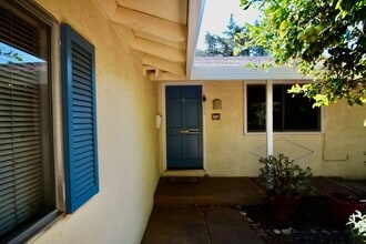2518 Loyola Dr in Davis, CA - Building Photo - Building Photo