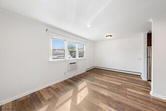 300 W Munsell Ave in Linden, NJ - Building Photo - Building Photo