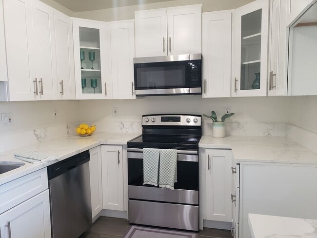 property at 1549 E Quincy Ave