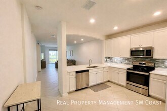 2555 Vine Ave in Naples, FL - Building Photo - Building Photo
