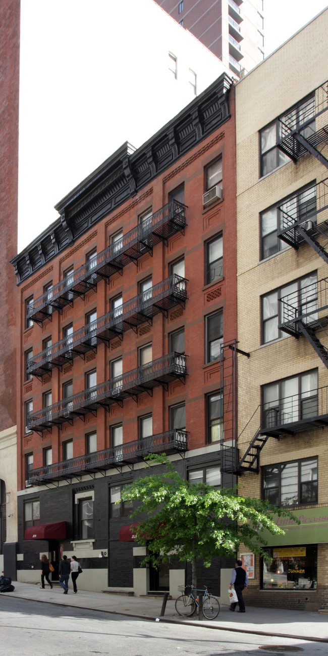 311 East 61st Street in New York, NY - Foto de edificio - Building Photo