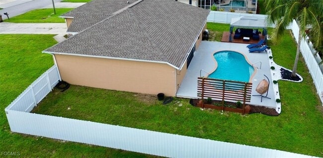 property at 1721 SW 21st Ln