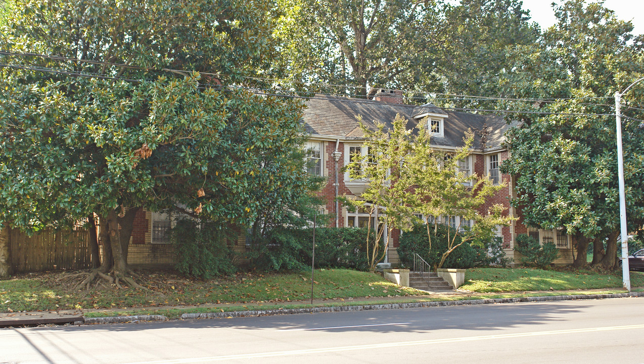 2209 Madison Ave in Memphis, TN - Building Photo