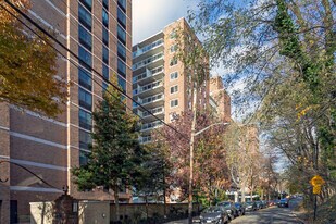 The Riveredge in Bronx, NY - Building Photo