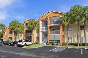 6321 Aragon Way in Ft. Myers, FL - Building Photo