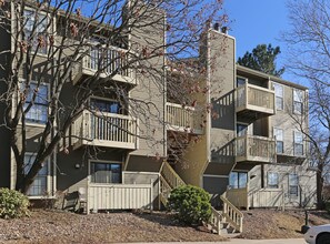 The Retreat at Woodridge Apartments in Lenexa, KS - Building Photo - Building Photo