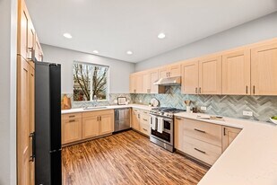 19222 143rd St E in Bonney Lake, WA - Building Photo