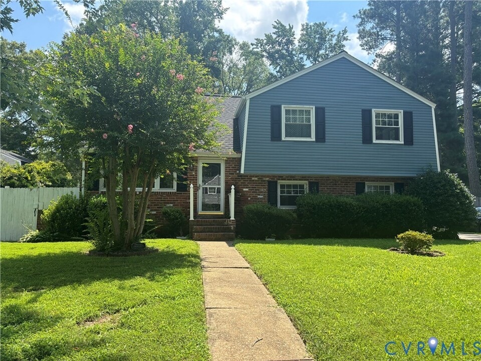 1511 Charrington Dr in Midlothian, VA - Building Photo