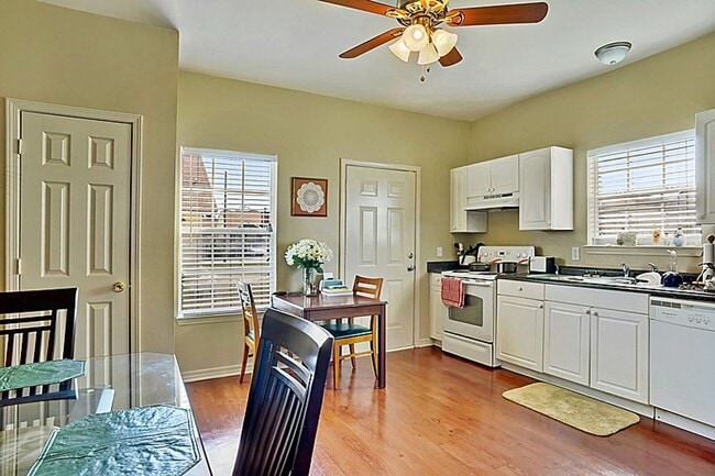 102 Royal St in Waveland, MS - Building Photo - Building Photo