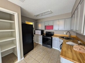 1901 W Wildwood Ave in Orange, TX - Building Photo - Building Photo