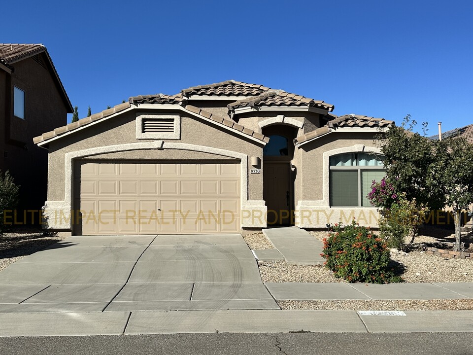 8336 S Gupta Dr in Tucson, AZ - Foto de edificio