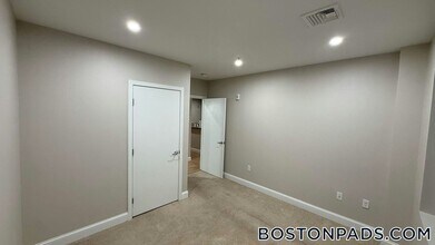 75 S Main St, Unit 315 in Attleboro, MA - Foto de edificio - Building Photo