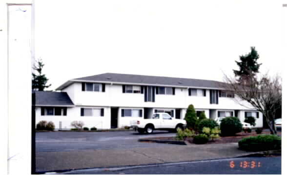 21805 SE Alder Dr in Gresham, OR - Foto de edificio - Building Photo