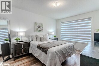9 Red Maple Ln in Barrie, ON - Building Photo - Building Photo