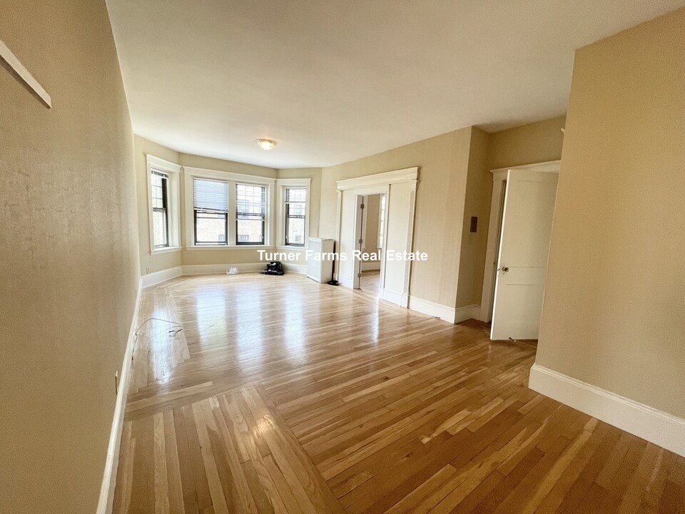 109 Saint Paul St, Unit 3F in Brookline, MA - Building Photo