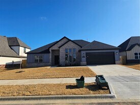 224 S Maroon Ave in Fayetteville, AR - Building Photo