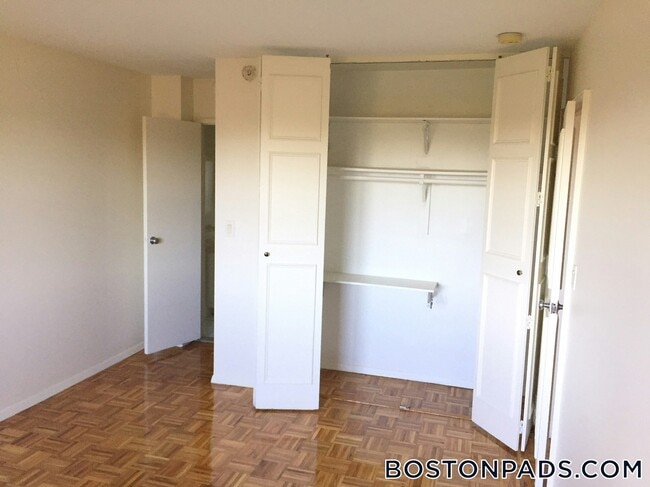 185 Freeman St, Unit 843 in Brookline, MA - Foto de edificio - Building Photo